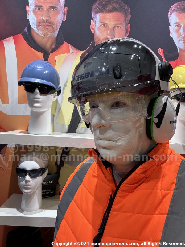 Amusing visitors as a white living mannequin at Safety & Health Expo - Living Mannequin Bunzl Greenham Stand Health And Safety Event Nec Amusing visitors as a white living mannequin at Safety & Health Expo - Living Mannequin Bunzl Greenham Stand Health And Safety Event Nec