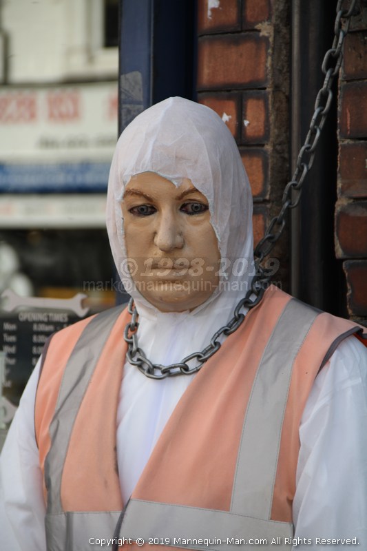 Dave the dummy has been standing outside WP Wakefield for over 7 Years, in all weathers. Apparently he attracts quite a bit of attention and sometimes even receives some physical abuse. This day, Dave had something to say for himself when he was replaced by mannequin-man the living mannequin as he came alive to the surprise of the customers and passers-by. - WP Wakefield Replaces Outside Mannequin With Real Living Mannequin to Prank Customers with Hilarious Results Dave the dummy has been standing outside WP Wakefield for over 7 Years, in all weathers. Apparently he attracts quite a bit of attention and sometimes even receives some physical abuse. This day, Dave had something to say for himself when he was replaced by mannequin-man the living mannequin as he came alive to the surprise of the customers and passers-by. - WP Wakefield Replaces Outside Mannequin With Real Living Mannequin to Prank Customers with Hilarious Results
